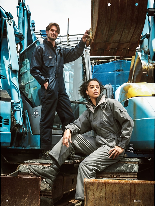 山田辰 DICKIES WORK　AUTO-BI THEMAN,700 防寒ツヅキ服の写真は2024-25最新オンラインカタログ109ページに掲載されています。